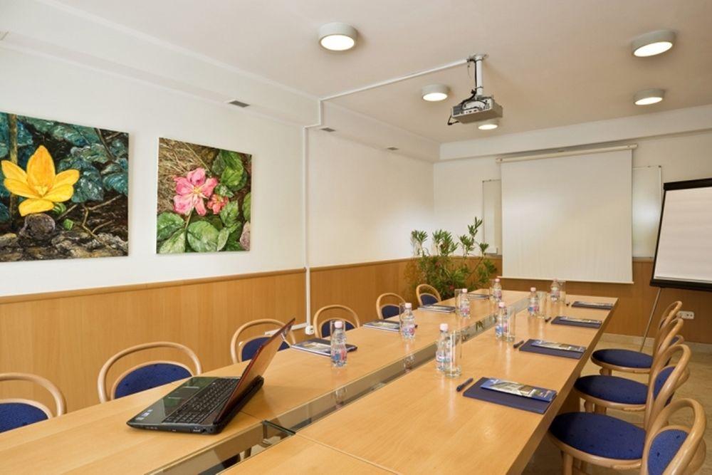 Jagelló Business Hotel 3*
